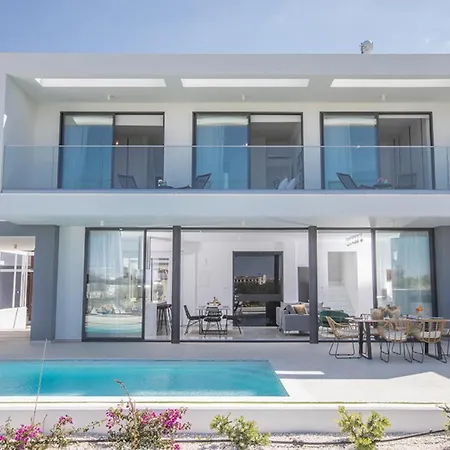 Villa The Complete Guide To Renting Your Exclusive Holiday In With Private Pool And Close To The Beach 1699 *